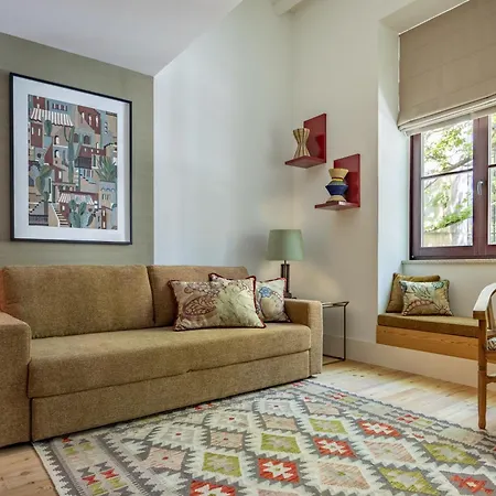 Luxurious Flat In Award-winning Building